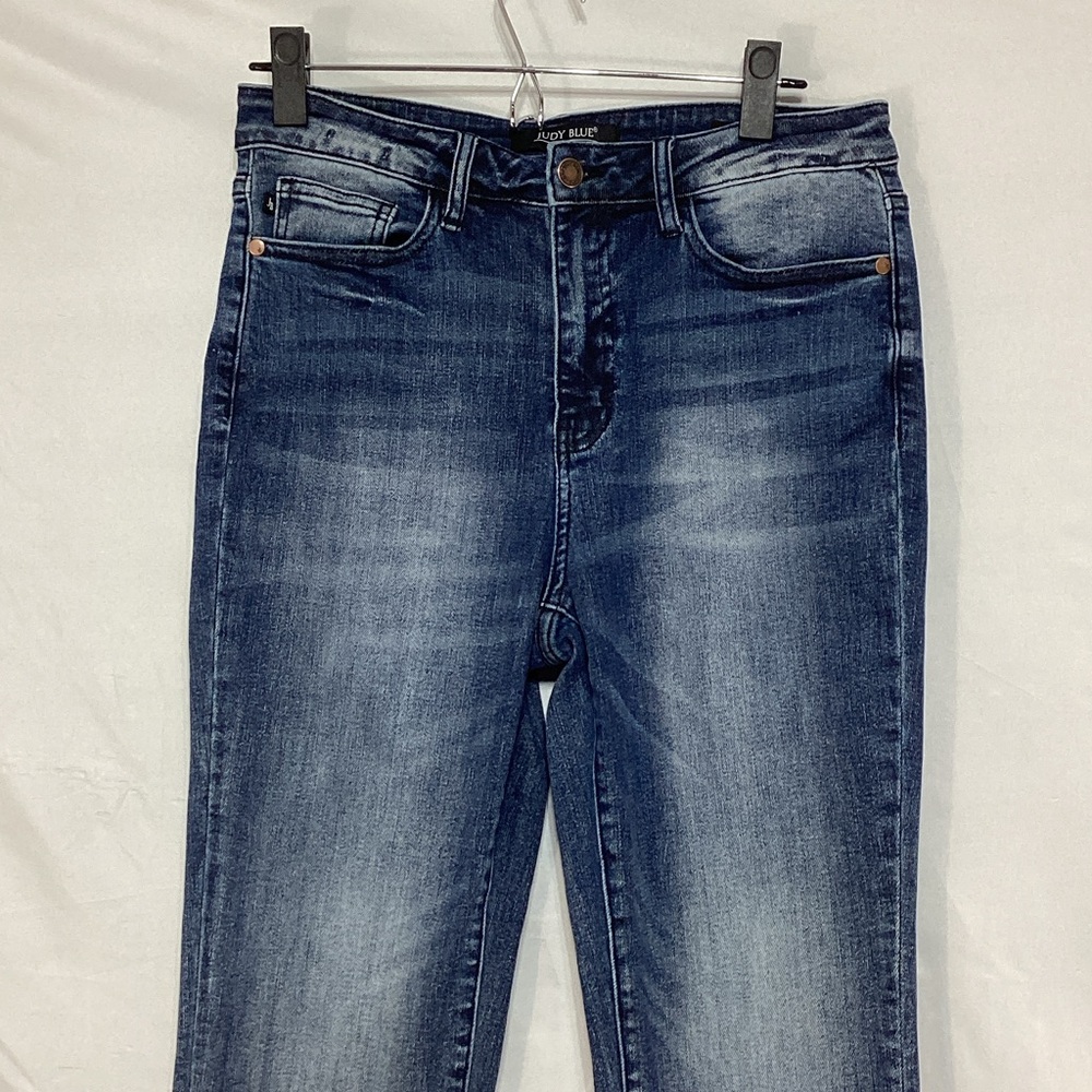 Judy Blue Relaxed fit 9/29 Ankle Jeans frayed hems - Picture 2 of 12
